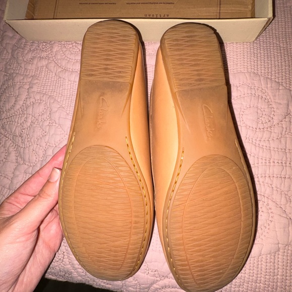 Clarks Doraville Nest Tan Leather Loafers - Picture 3 of 4